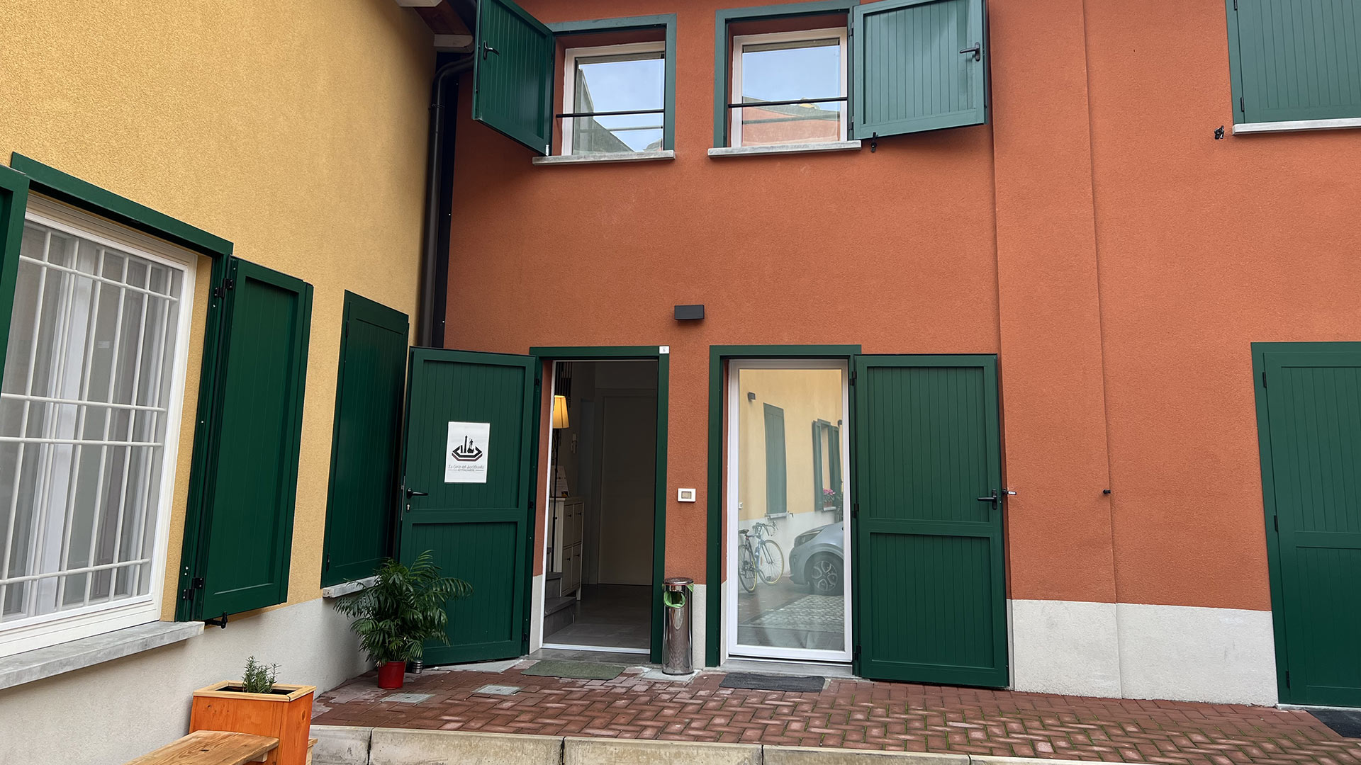 Via Massarenti 4
